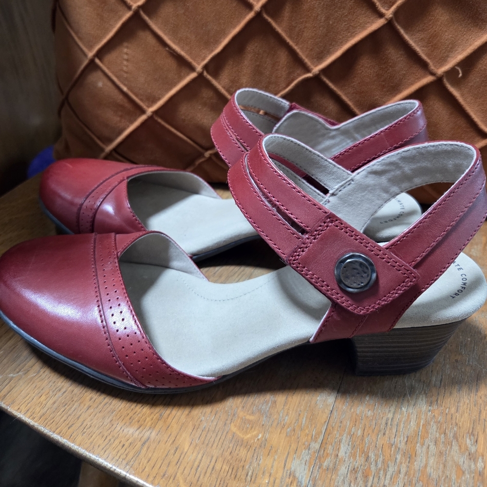 Clarks Collection Womens Valarie Rally Pump or Closed Toe Sandals 10 Red Leather - Picture 6 of 10